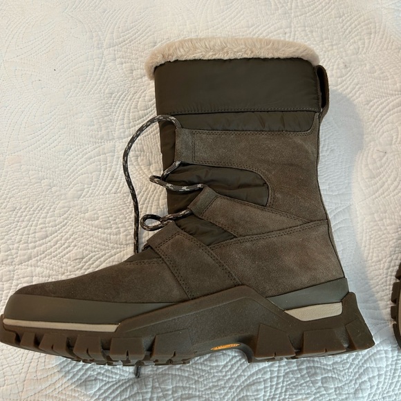 Timberlands winter boots with faux fur. NWOT tags. Leather - Picture 2 of 4